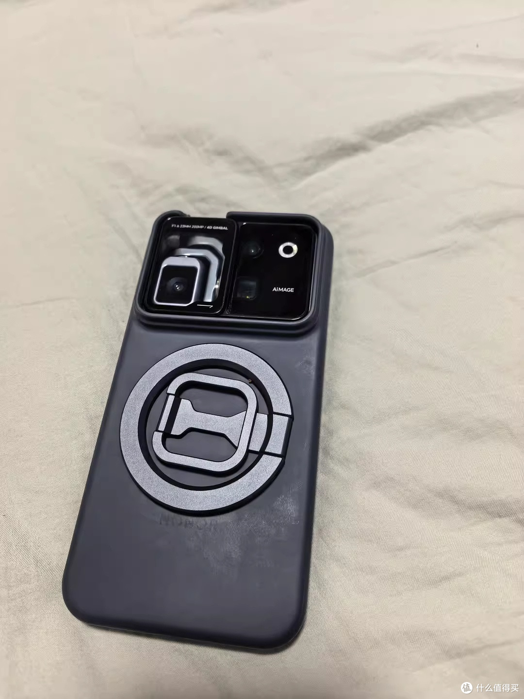 荣耀Robot Phone:云台加持,直播跟拍稳如泰山