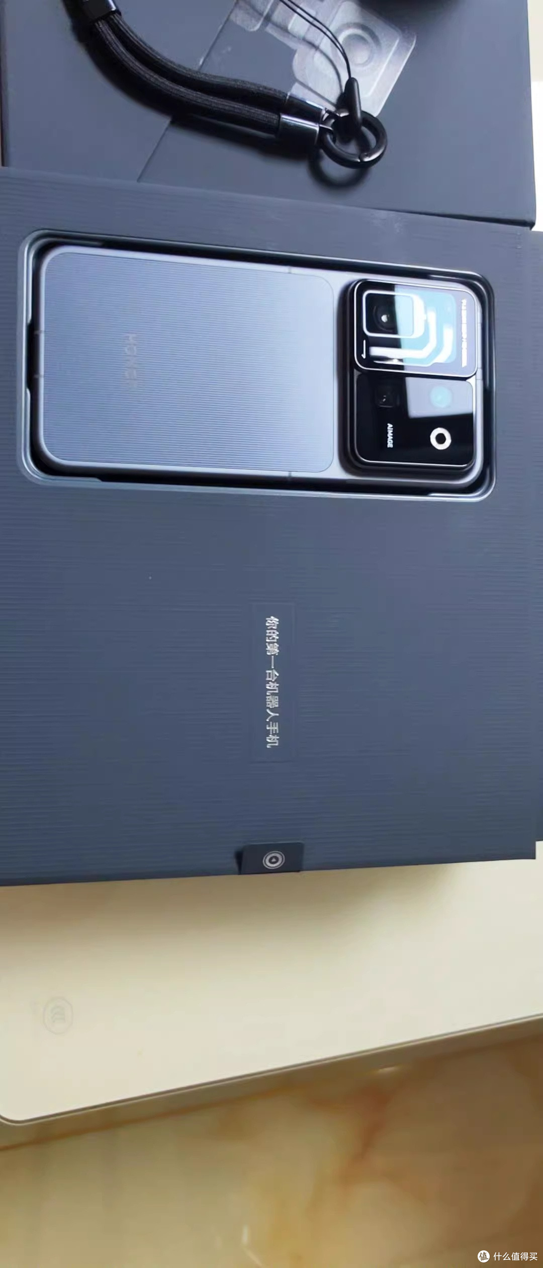 会转头会跟拍的荣耀Robot Phone，把电影机装进口袋