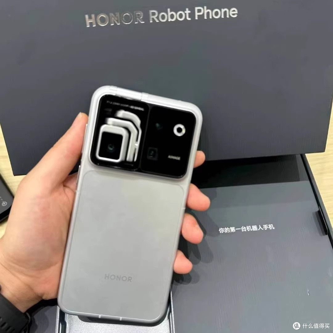 会转头跟拍的荣耀Robot Phone，把手机变成随身小摄影师
