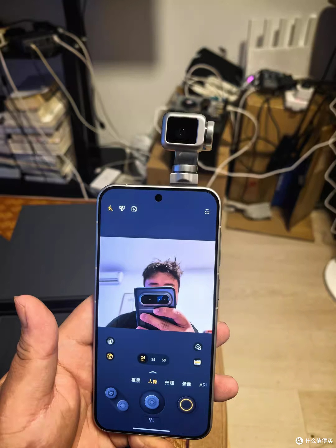 云台会转头跟拍,荣耀Robot Phone像带脑小摄像机