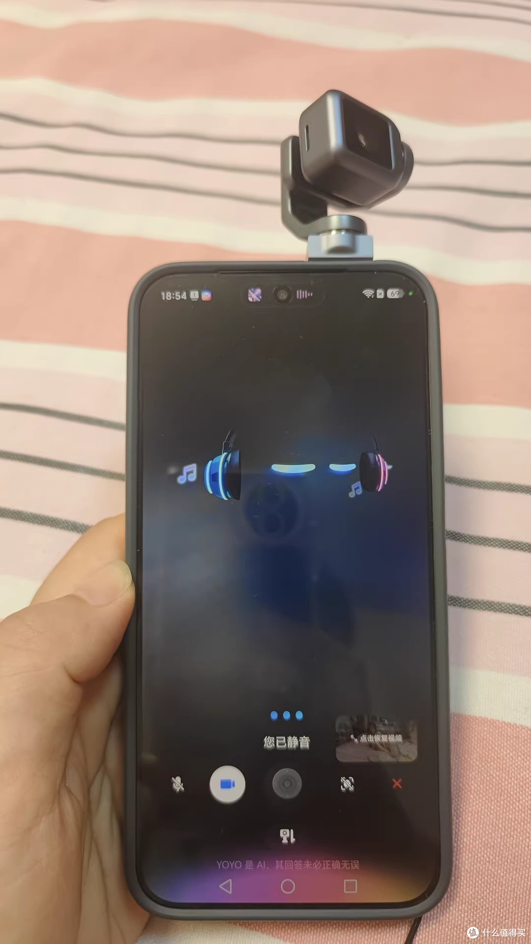 会转头会跟拍：荣耀Robot Phone把我惊到了