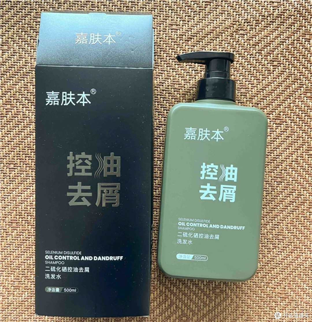 干发丝还疯狂长头屑怎么办?干燥头皮+反复头屑洗发水这样选更稳