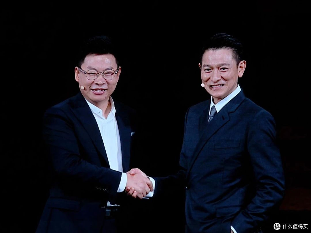 刘德华:"不好用找余总",余承东:苹果用户,先买台华为当备用机