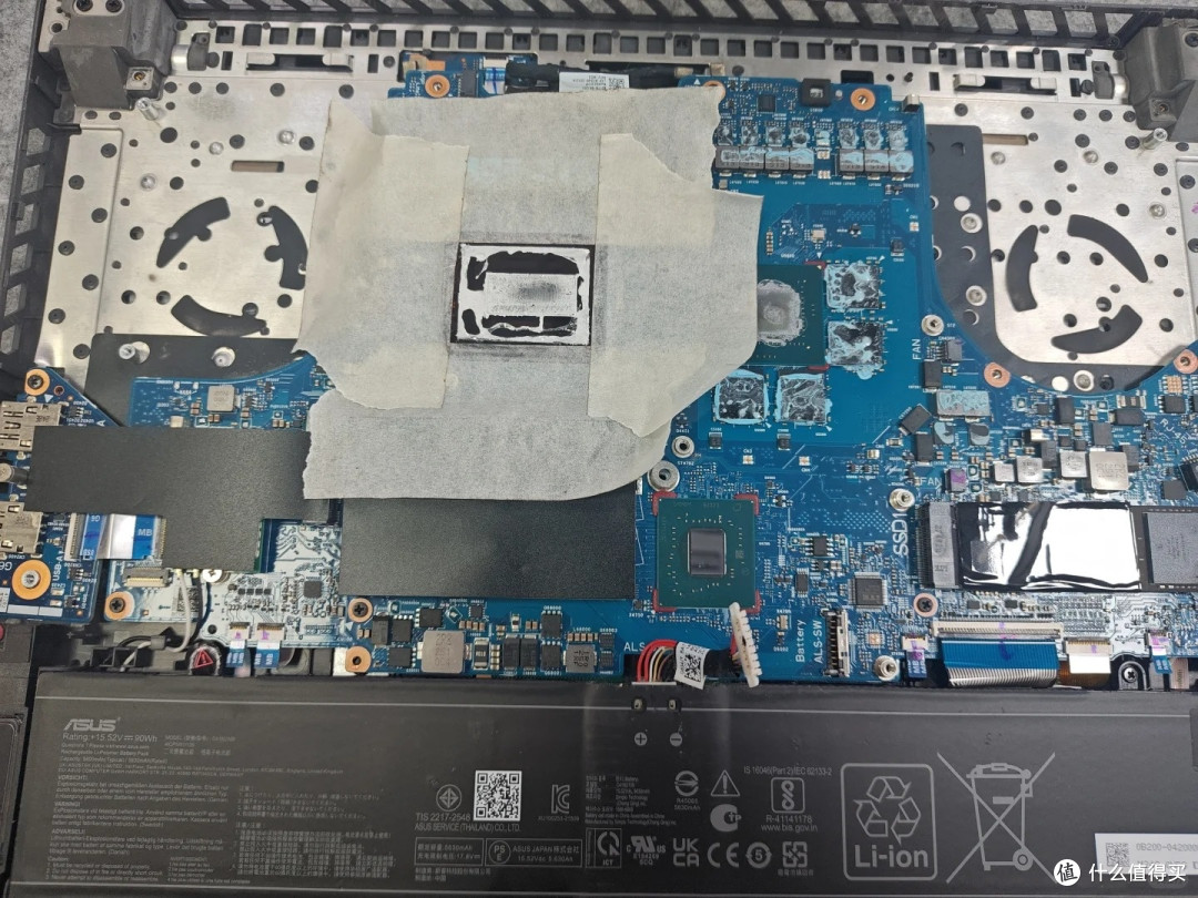 ROG 魔霸新锐清灰换相变片 + 加装固态，液金机型也能放心造