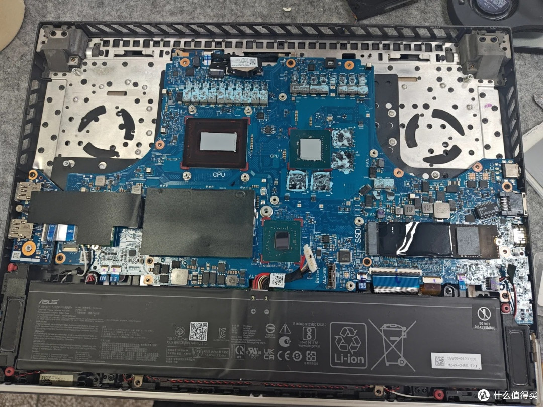 ROG 魔霸新锐清灰换相变片 + 加装固态，液金机型也能放心造