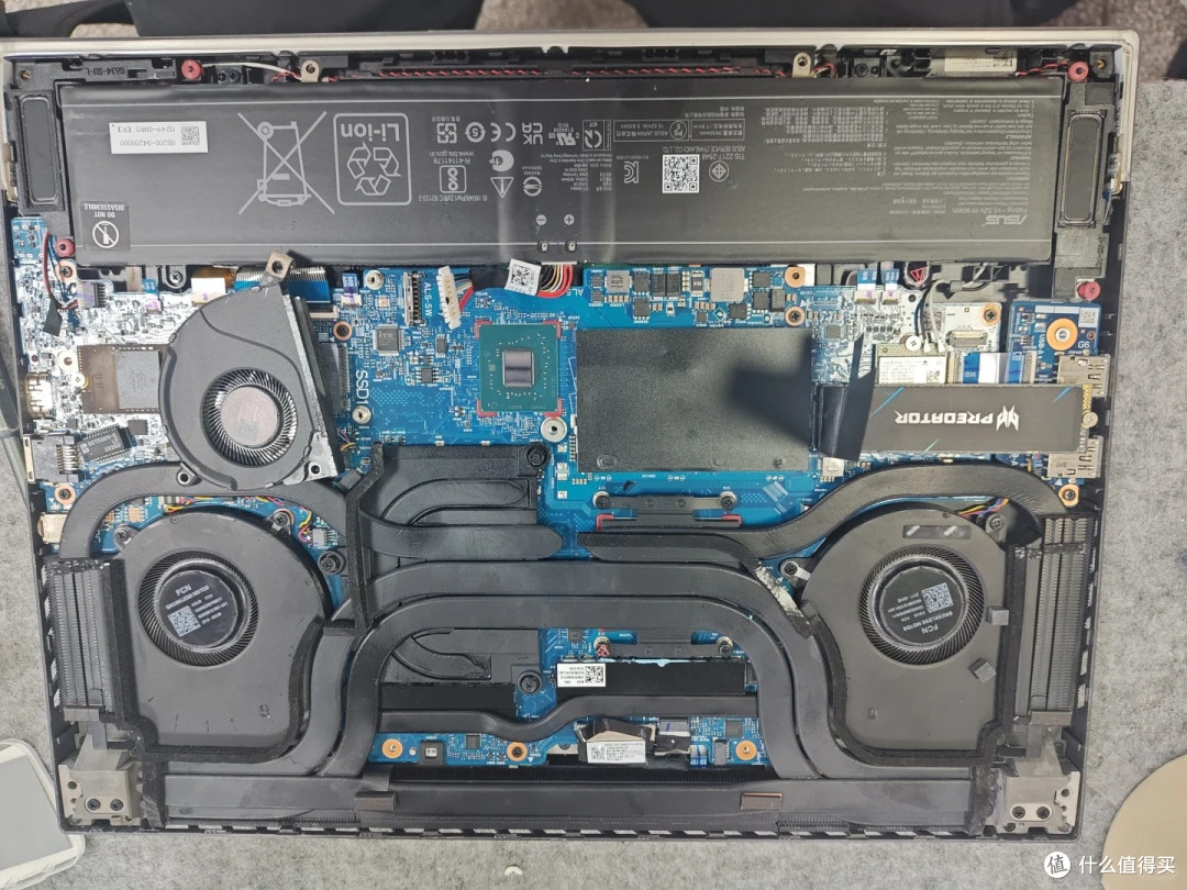 ROG 魔霸新锐清灰换相变片 + 加装固态，液金机型也能放心造