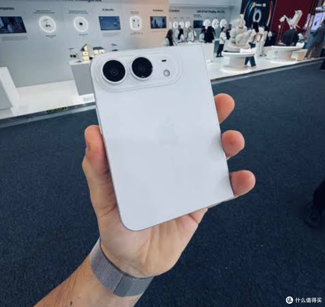 苹果这次真堆料了?iPhone18新爆料:2nm芯、12GB、可变光圈来了
