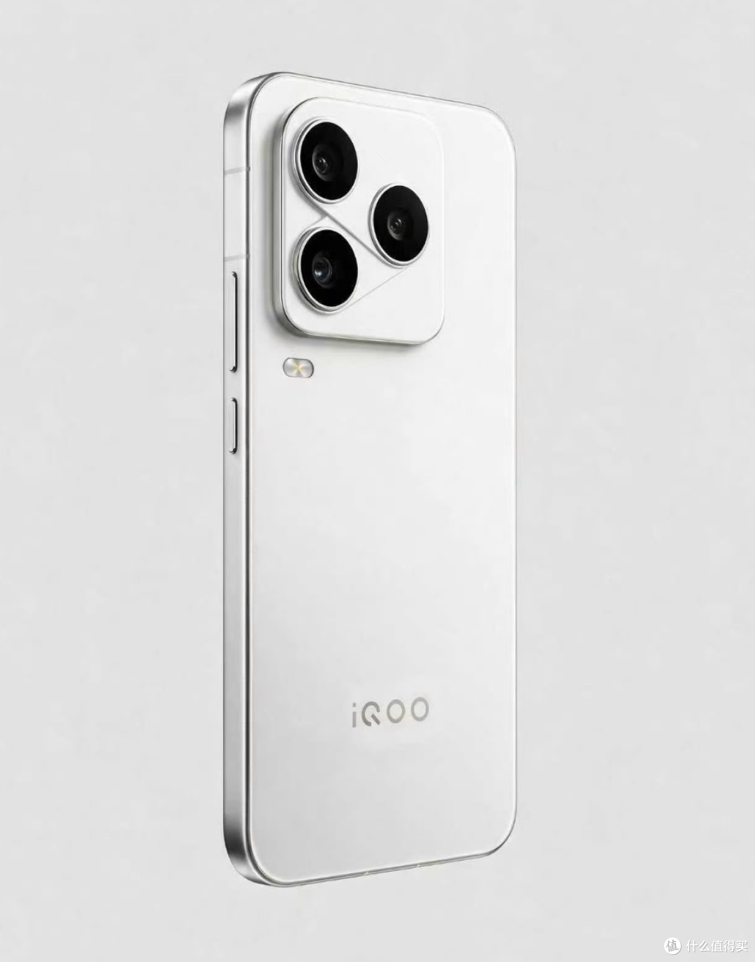 骁龙8EE6+8400mAh+2K三星屏!iQOO 16官宣:有望5999交个朋友