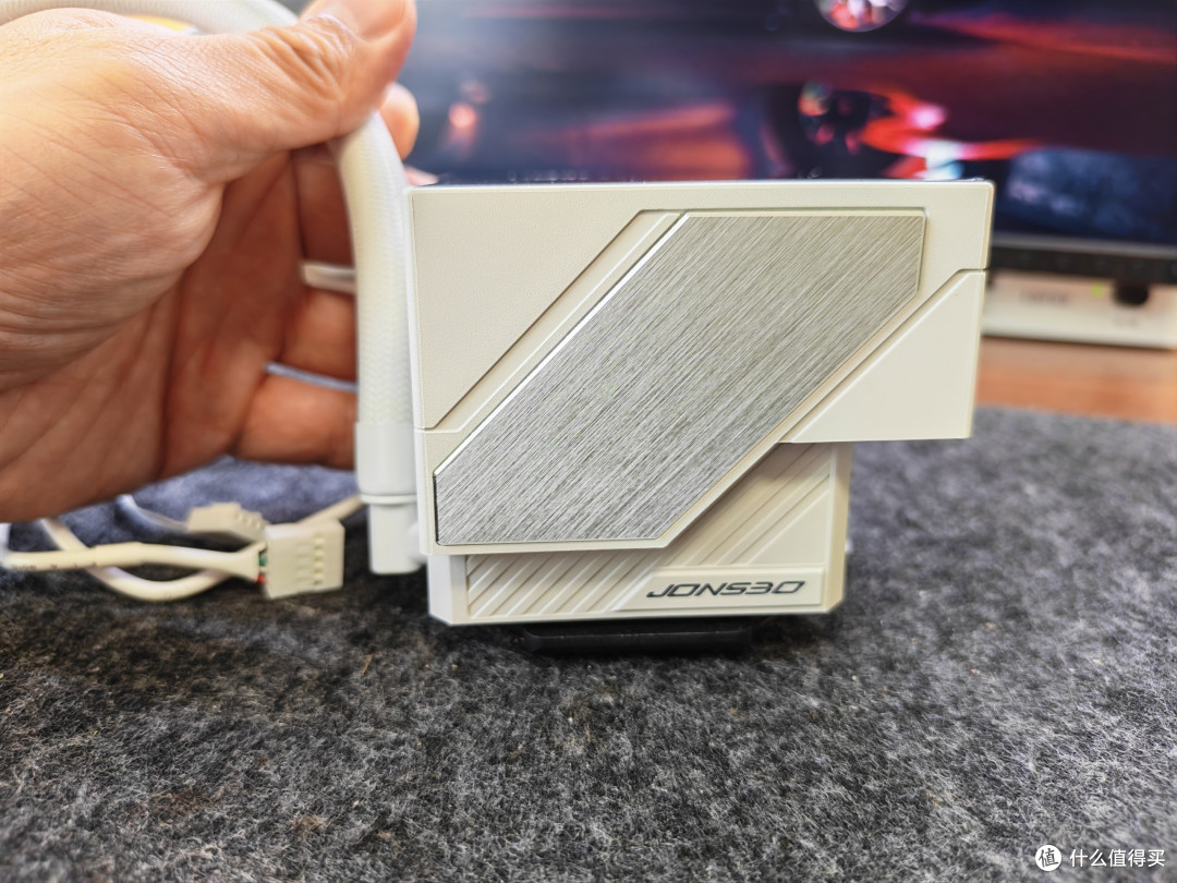 乔思伯D34机箱+TM280水冷+安耐美PK1000W电源,打造电竞小钢炮