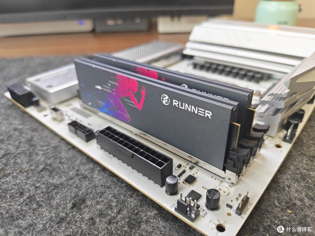 乔思伯D34机箱+TM280水冷+安耐美PK1000W电源,打造电竞小钢炮