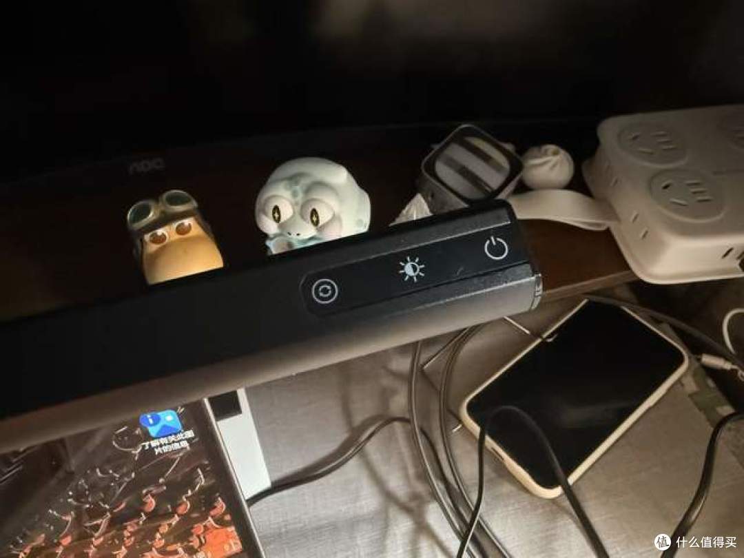 眼睛总酸胀?选对挂灯才是打工人桌面护眼关键
