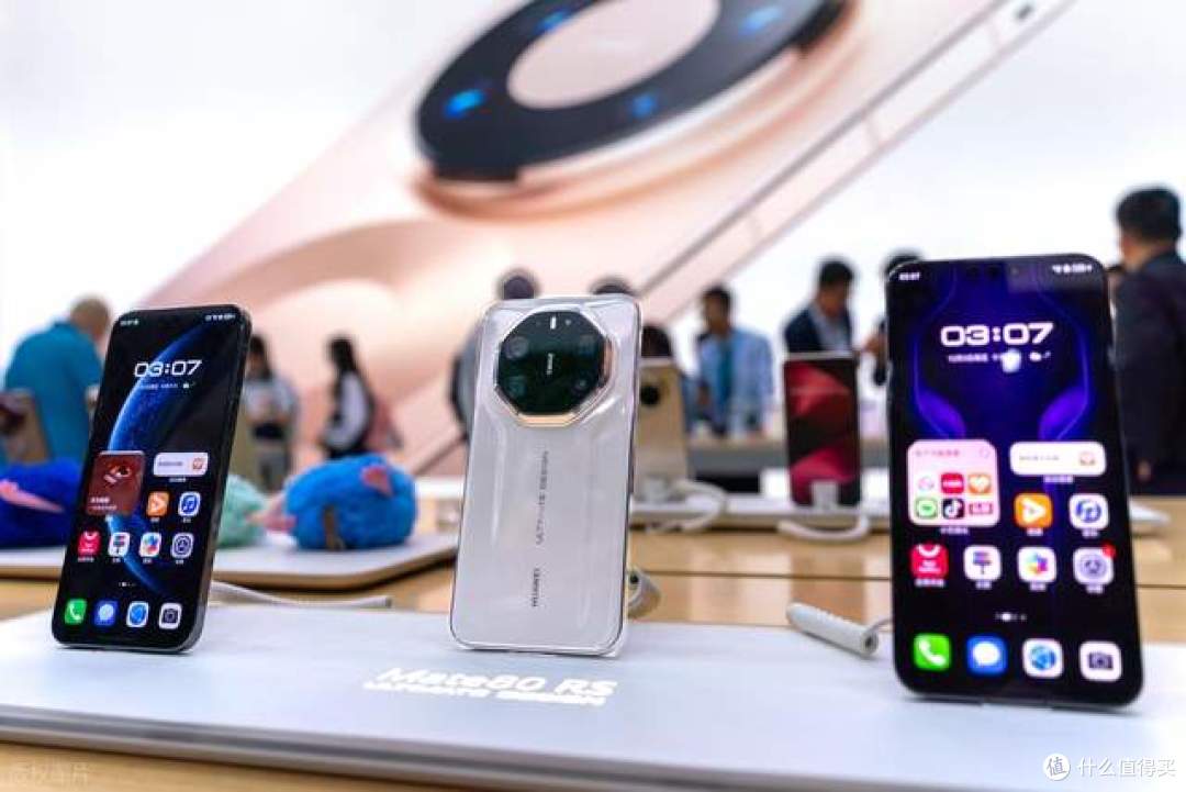 韬定律落地，中国芯片全面上新！华为Mate80 销量也突破900万台