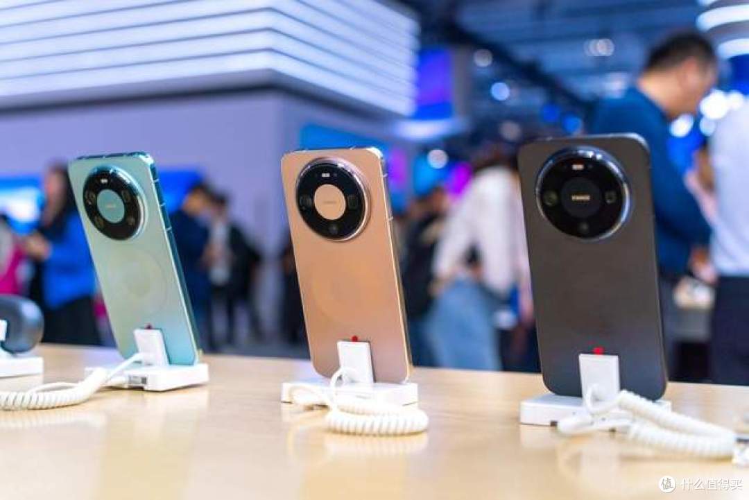 韬定律落地，中国芯片全面上新！华为Mate80 销量也突破900万台