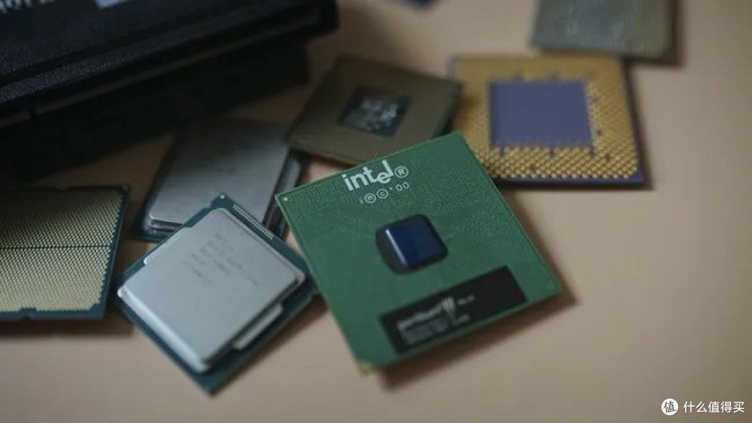 Intel 10 月再涨 10%,攒机党该等还是冲?