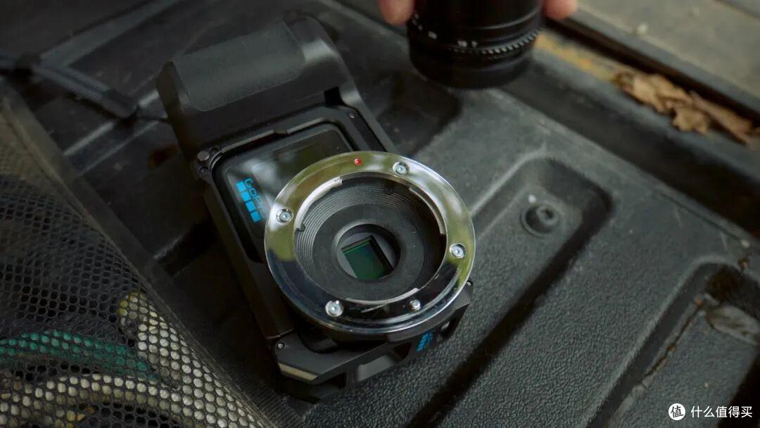 图：GoPro 最新发布的 MISSION 1 PRO ILS。可换镜头的紧凑型电影摄影机