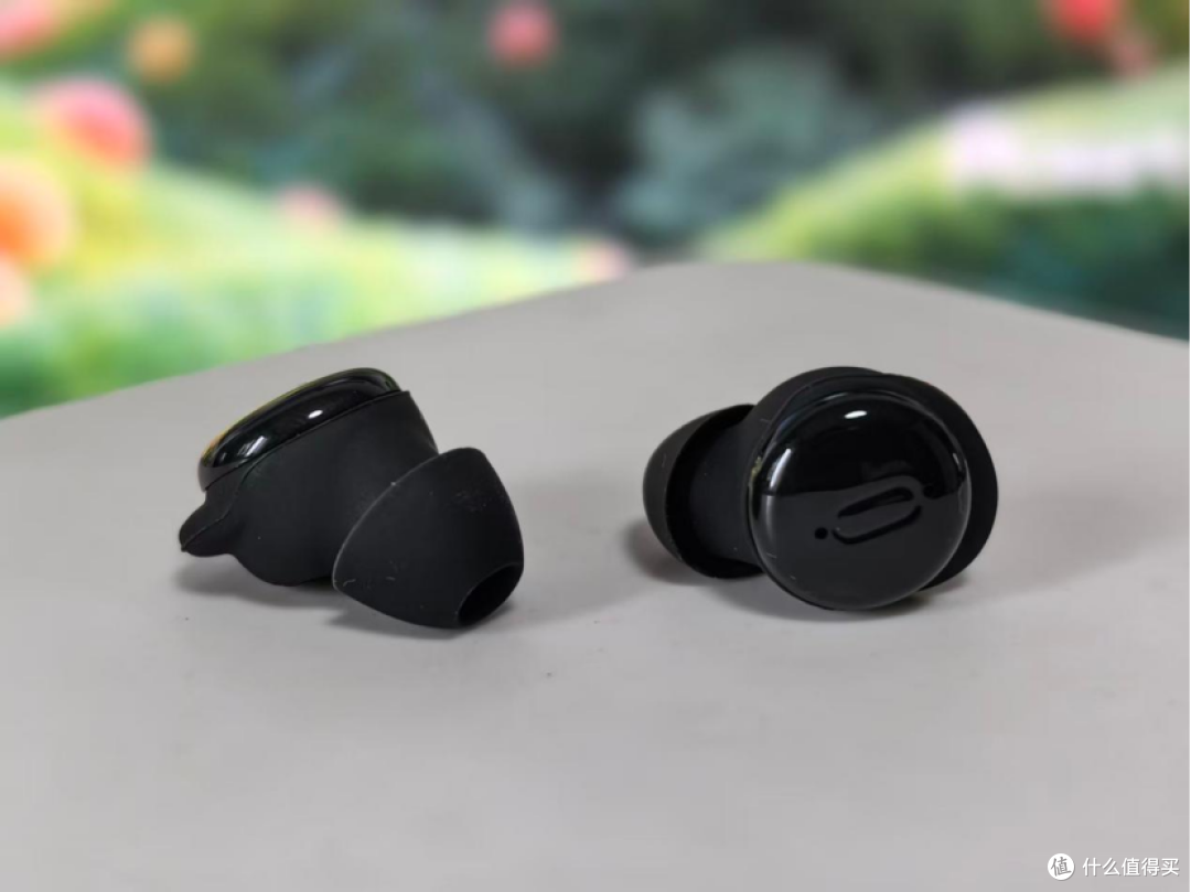 侧睡党狂喜？2.8g的蛇圣小梦Pro，真能戴着睡觉不压耳？