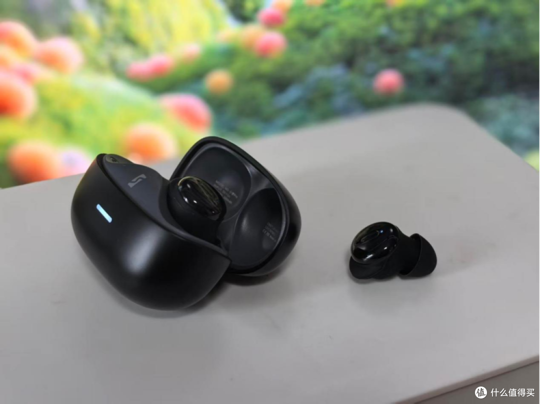侧睡党狂喜？2.8g的蛇圣小梦Pro，真能戴着睡觉不压耳？