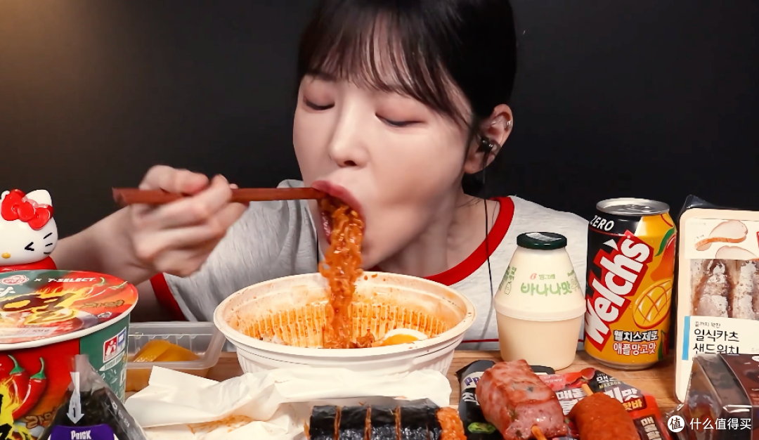 5年5条命！暴食视频还要演多久？该停的不是吃播，是拿身体换流量！