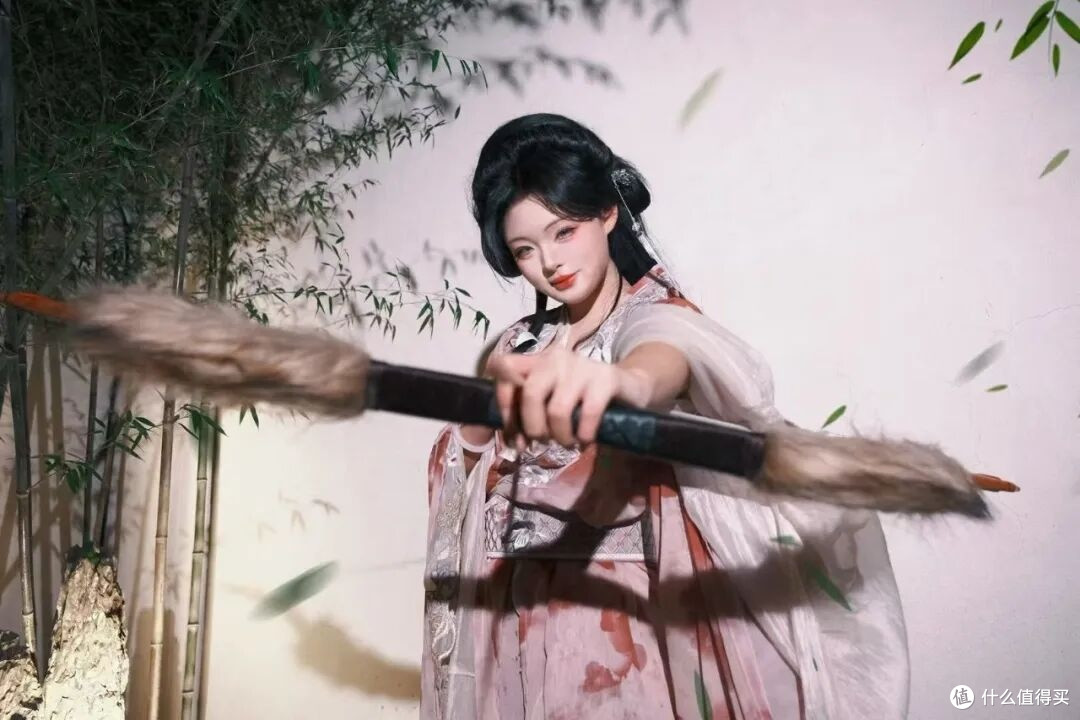 21岁景区NPC一次打10支玻尿酸：她的焦虑是真的，但心不靠"填"的