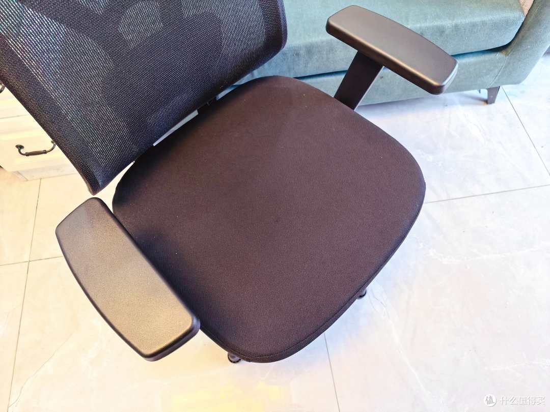 399元拿下千元级护腰体验,夏草木Fit CC堪称工学椅质价比天花板