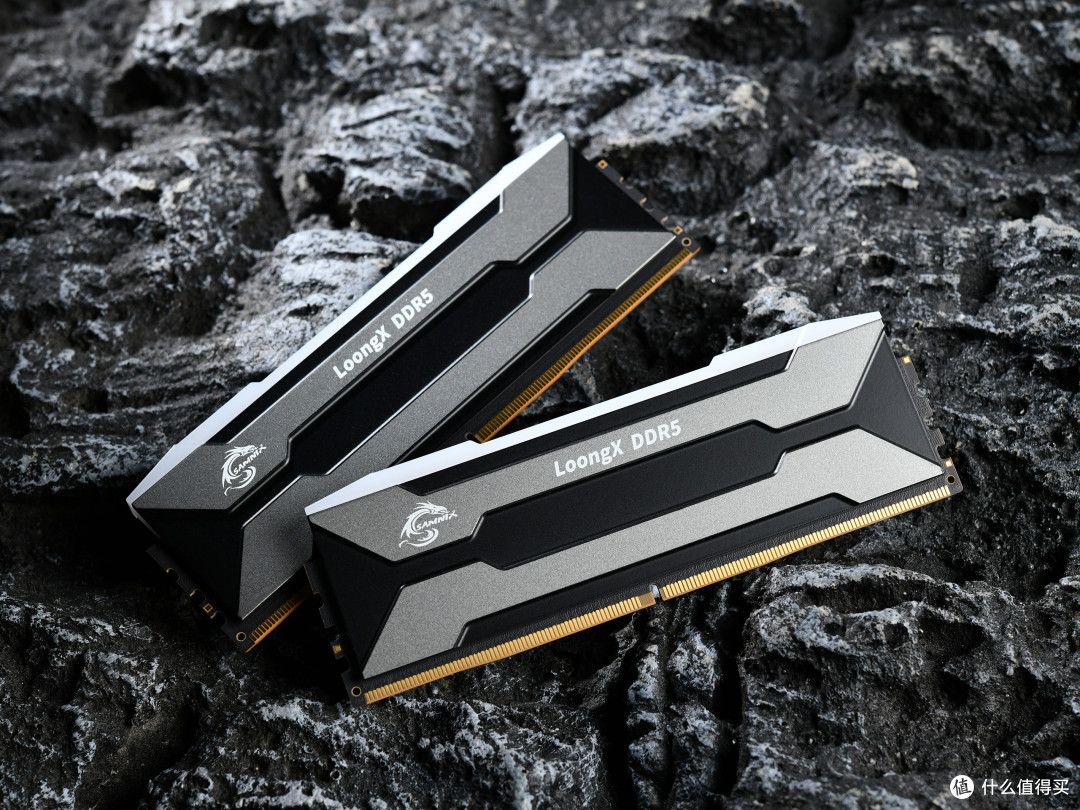 【图赏】CUDIMM 高频猛将!新乐士屠龙勇士 DDR5 RGB 8800MT/s