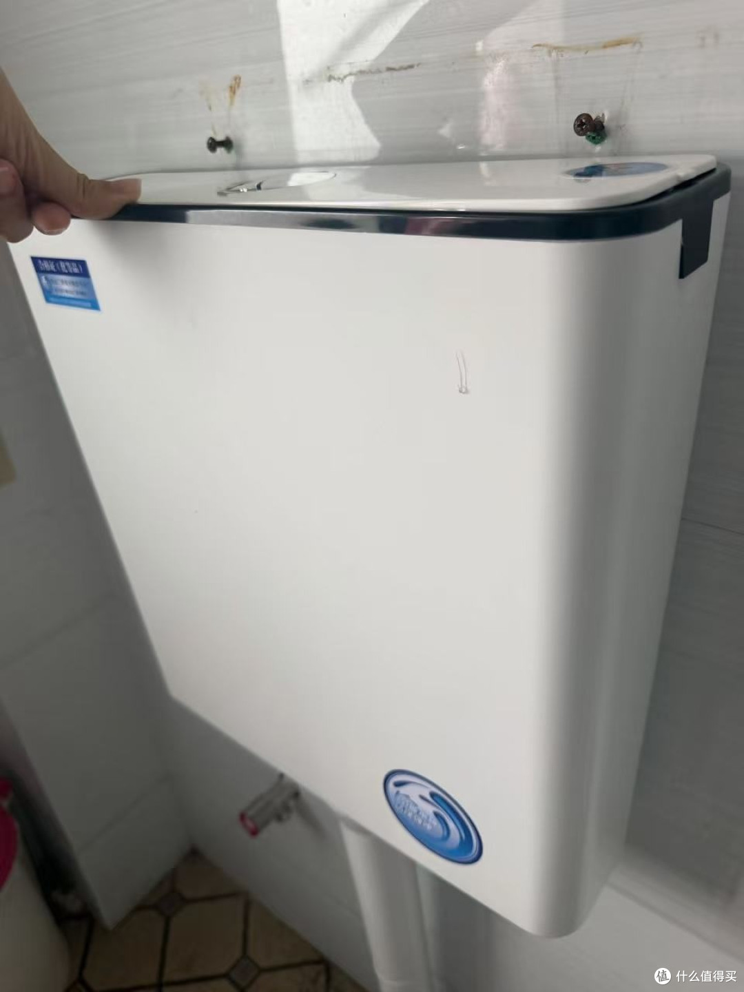 蹲便器冲水老是卡顿？换个新水箱告别反复按