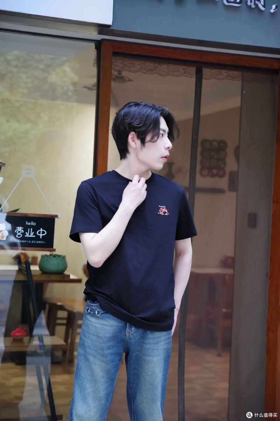 通勤挤地铁也不怕闷汗，这件T恤让后背一直干爽