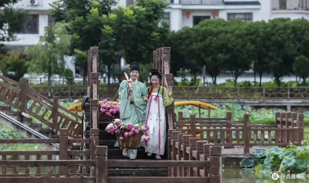 景区NPC女孩一次打10支玻尿酸:医美救不了容貌焦虑