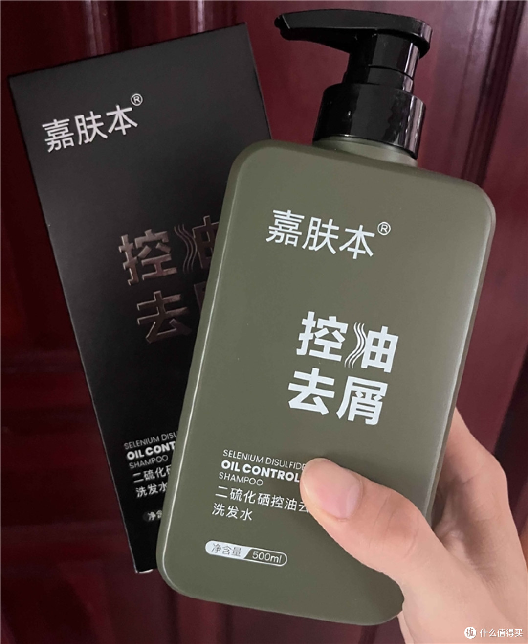 狂出油还头屑不断?去屑洗发水哪个好,控油配方这样挑更省心