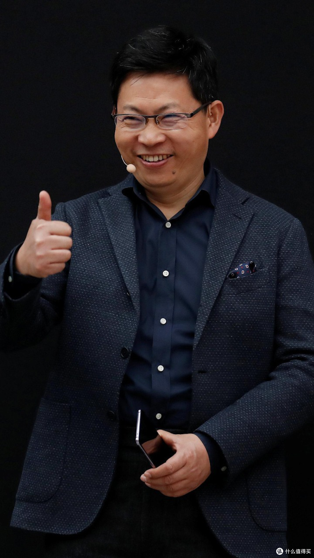 余承东“苹果用户换华为”霸榜两天：5999的备用机，到底谁在买？