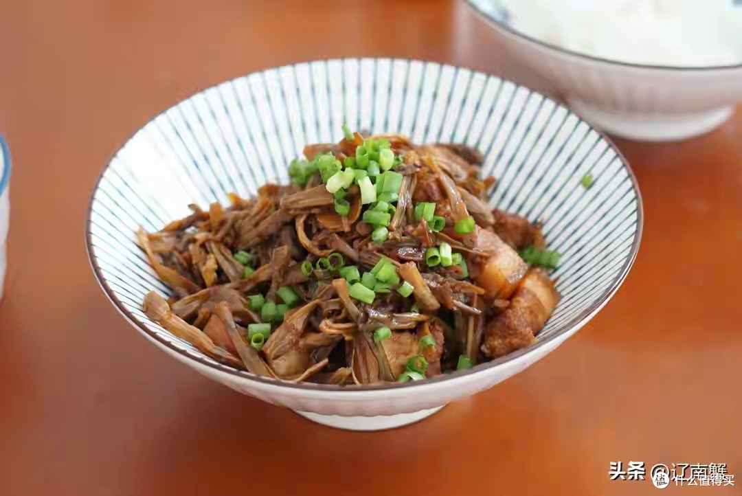 五花肉烧干豆角配萝卜丝汤