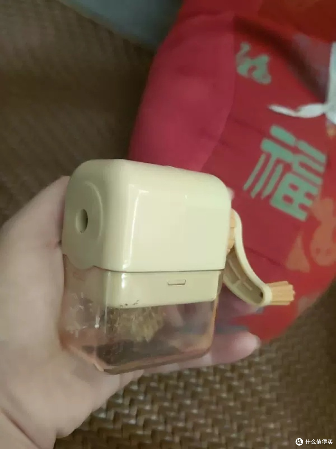 熊猫手摇削笔机的安全设计