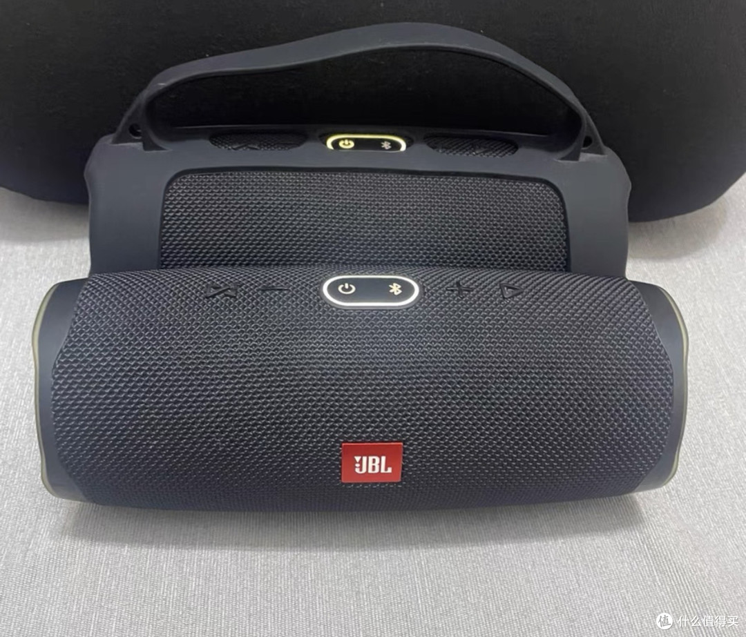 大量JBL Charge 4流入闲鱼，续航15小时还能反向充电，标价350块