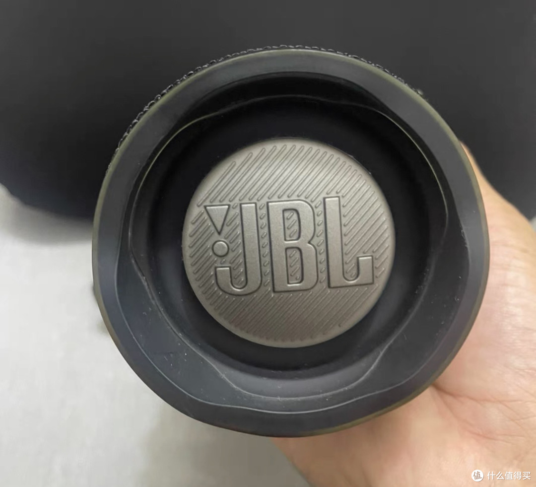 大量JBL Charge 4流入闲鱼，续航15小时还能反向充电，标价350块