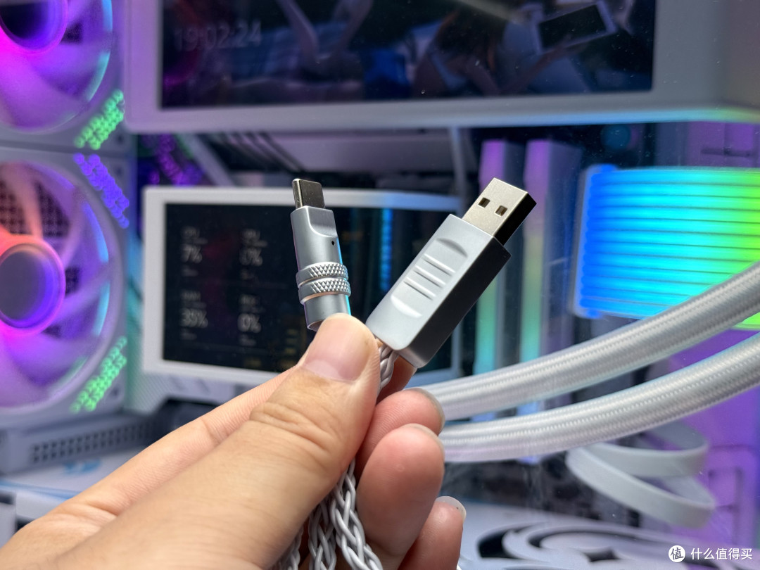 开学好物分享:40¥价位450×400mm鼠标垫/一拖一渐变8K航插线