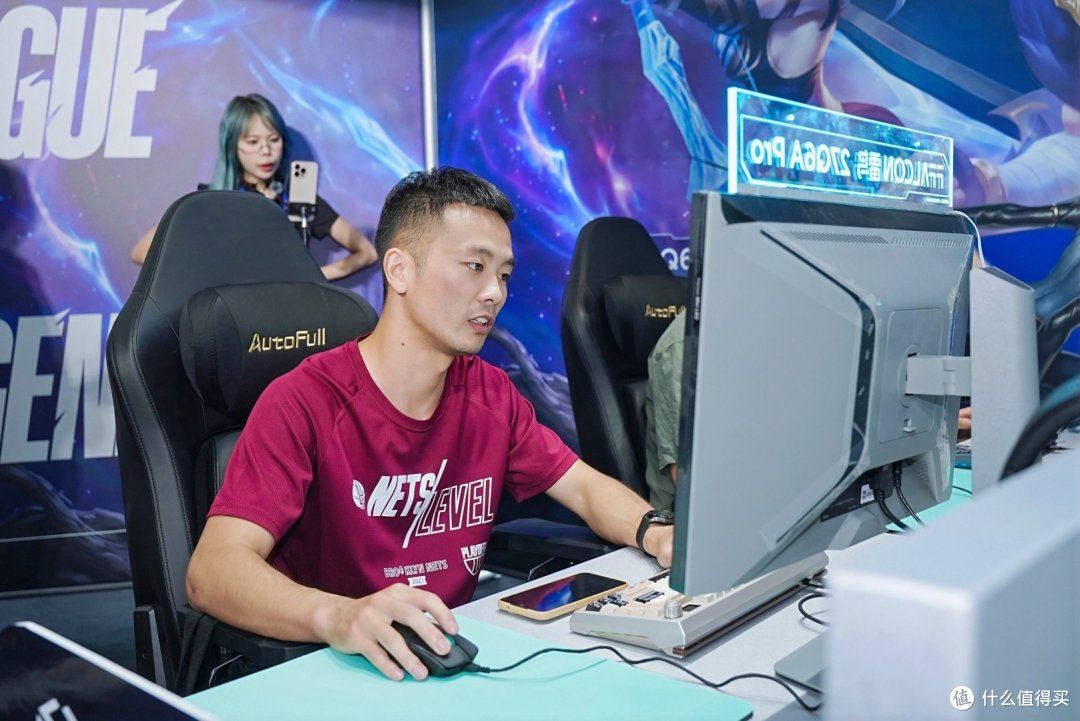 MiniLED 杀进 LOL 赛事!雷鸟承包整个海斗大会赛场