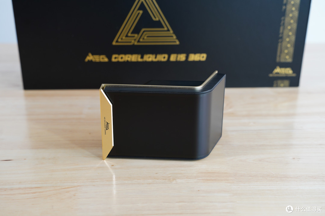 裸眼3D曲面屏,旗舰水冷微星MEG CORELIQUID E15 360超神装机分享
