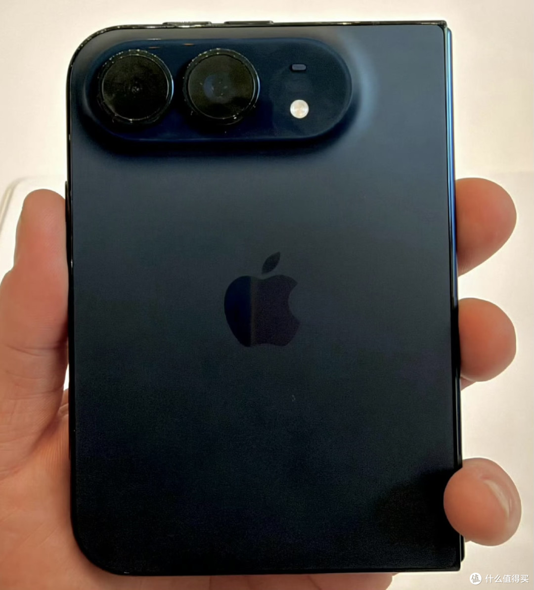 苹果首款折叠屏iPhone Duo正式发布:15999元起,网友直呼买不起