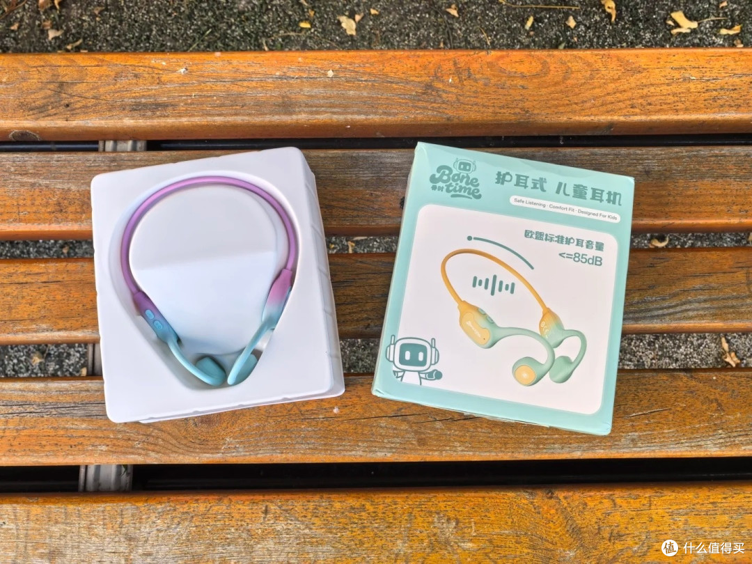 包装盒上直接印着“欧盟标准护耳音量≤85dB”,护耳卖点做得很实在