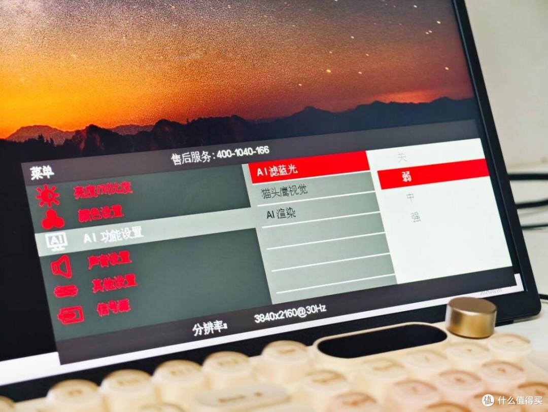 小桌面也想上双屏?这台折叠双4K真的把空间利用明白了!