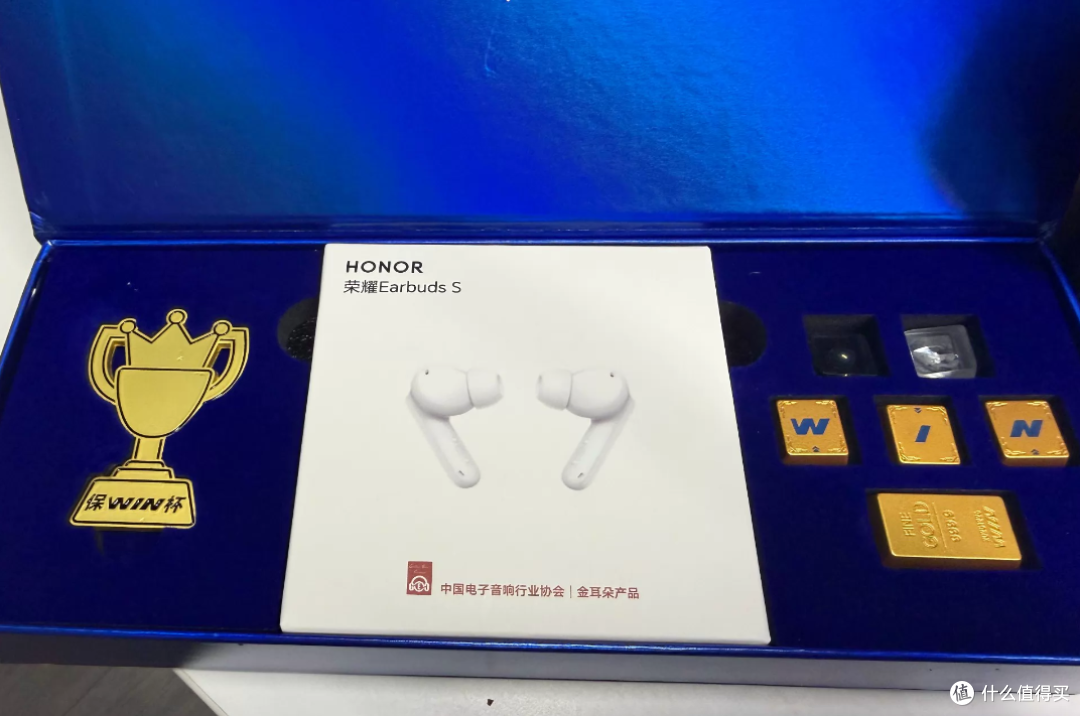 二手鱼买荣耀礼盒还白送魔声耳机,售价80包顺丰,你看这是套路吗