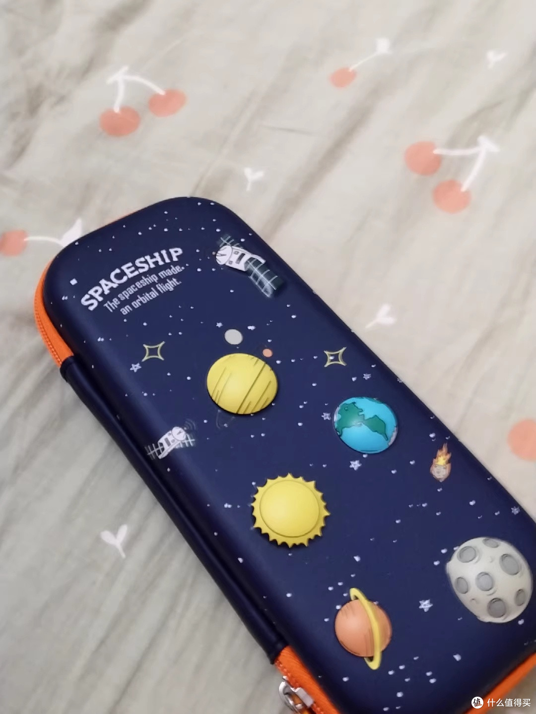 孩子抱着星空笔盒不肯放,家长终于省心了