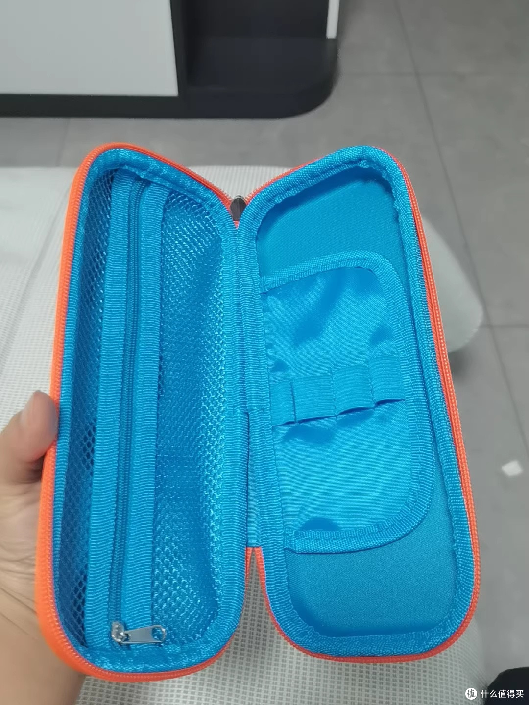 给孩子入得力3D星空EVA笔盒，省心又惊艳