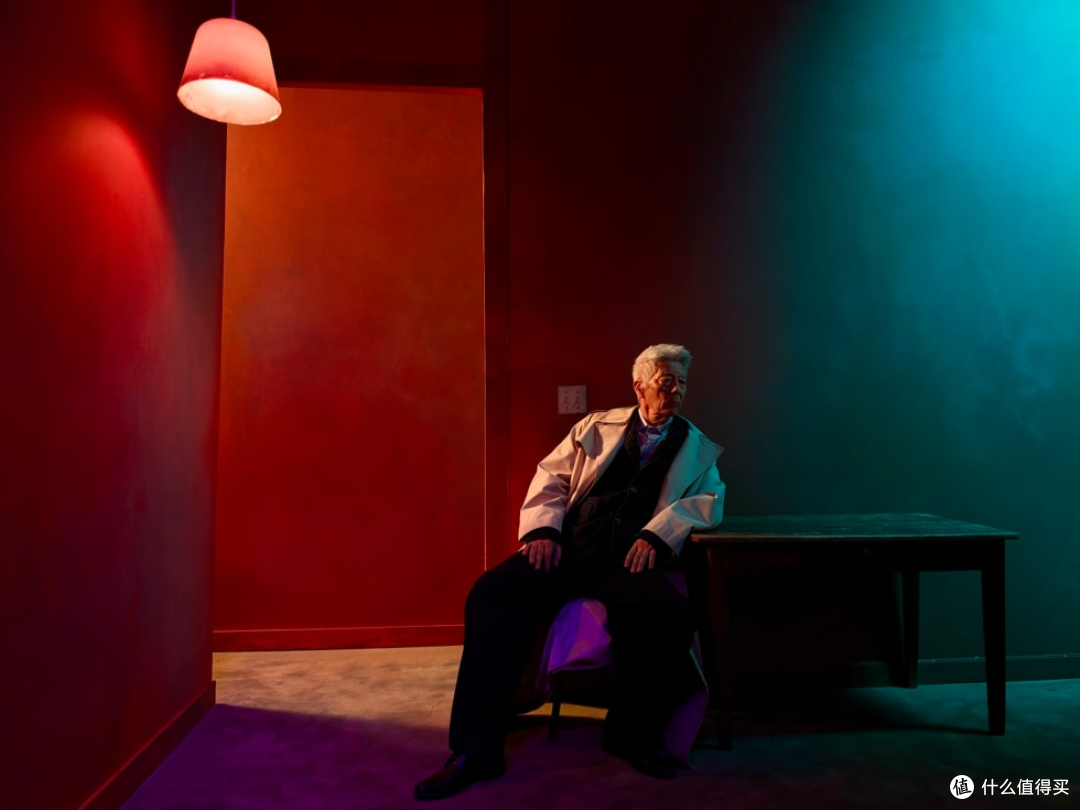 全新 4800 万像素融合式主摄可将光圈智能上调至 ƒ/1.48，呈现亮眼的低光照片。