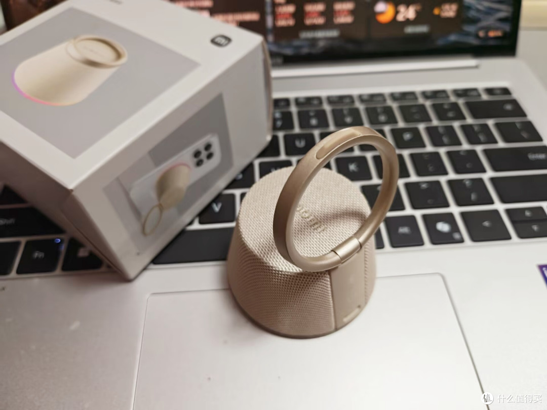 可以做支架且支持磁吸,小米蓝牙音箱磁吸版够用