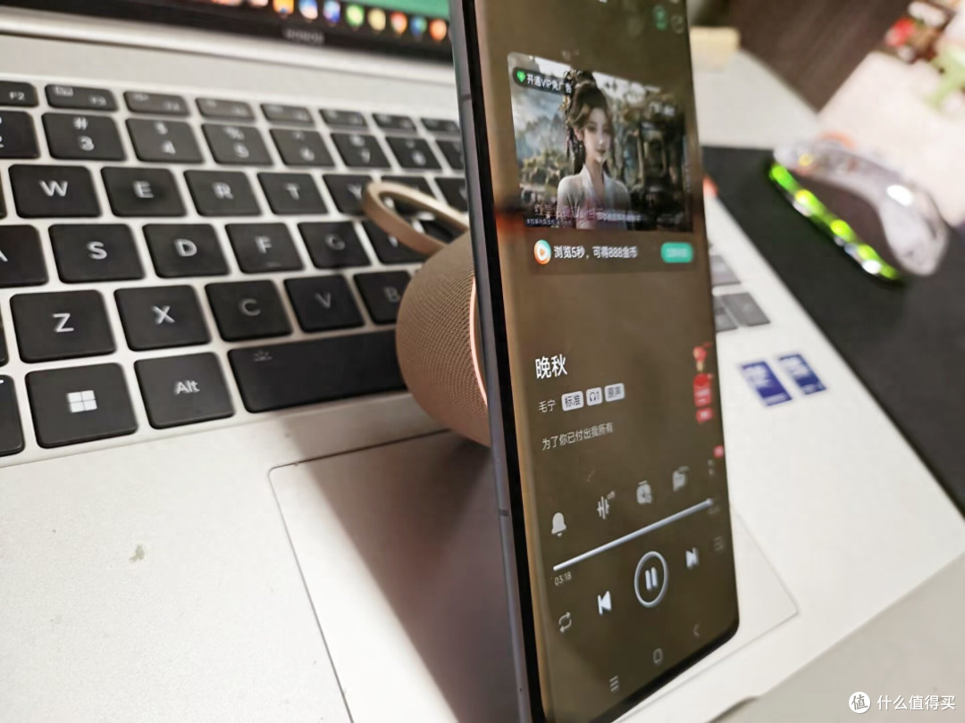 可以做支架且支持磁吸,小米蓝牙音箱磁吸版够用