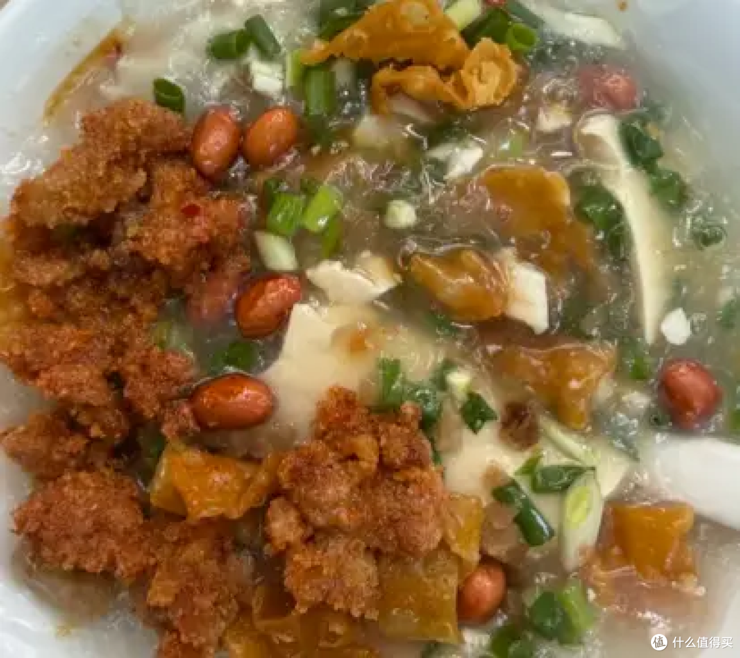 乐山豆腐脑调味平衡,咸香顺滑搭配酥肉绝佳