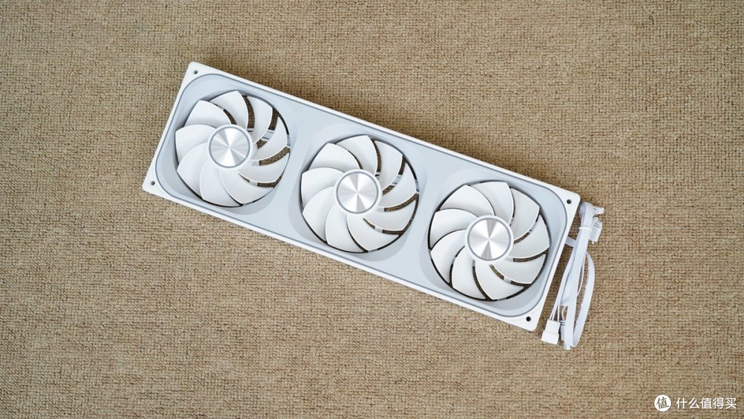 千帧游戏王带你飞,9950X3D+RX 9070 XT+猎金 F10游戏主机分享
