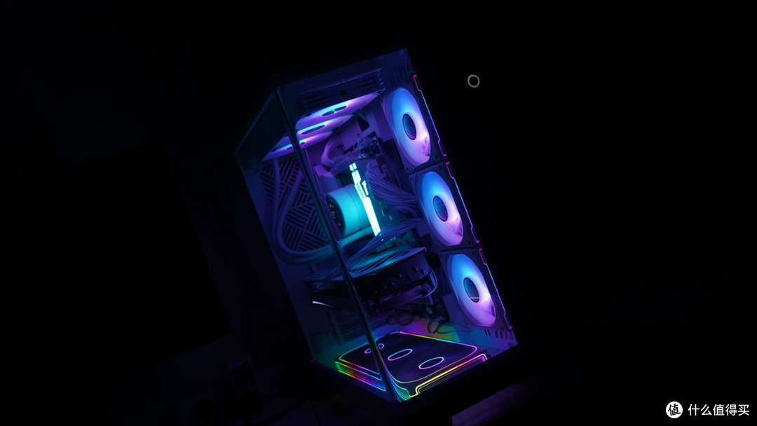 千帧游戏王带你飞,9950X3D+RX 9070 XT+猎金 F10游戏主机分享