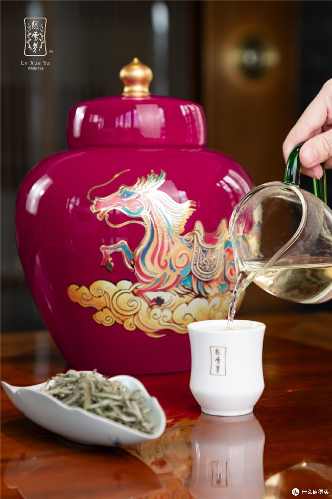 中秋团圆茶礼配齐:绿雪芽见山与九色龙马两支白毫银针,一温一鲜